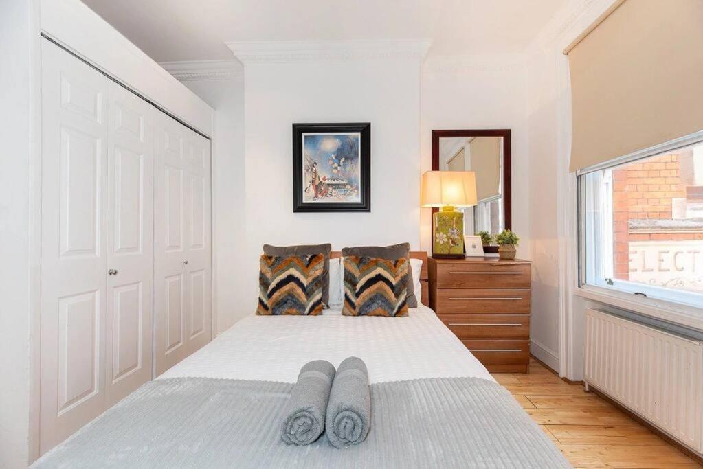 Discover 2 Bedroom In Kensington Appartamento Londra