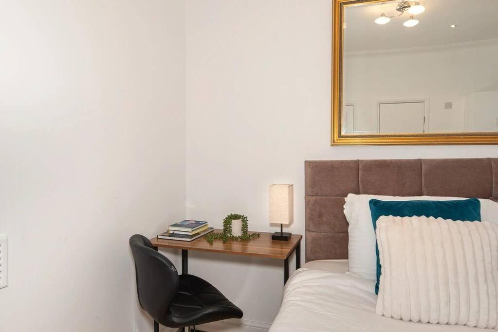 Discover 2 Bedroom In Kensington Londra